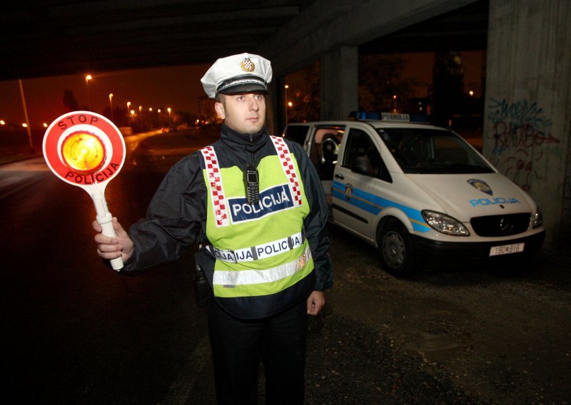 Bježao od policije, pa skrivio prometnu nesreću