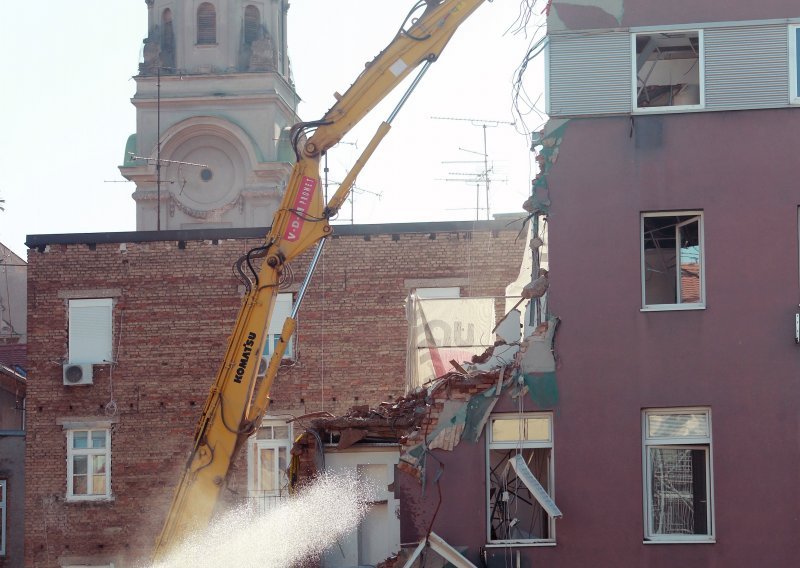 [VIDEO] U centru Zagreba jučer do temelja srušena zgrada. Na njenom mjestu gradit će se 'mini Cvjetni'