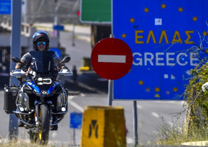 Grčka i Madrid uvode obavezno nošenje maski