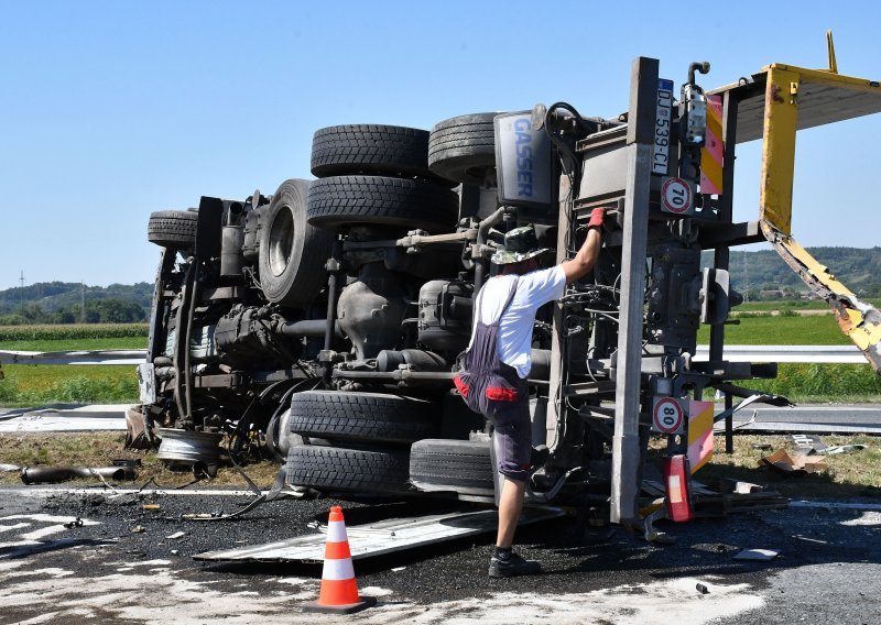 [VIDEO/FOTO] Sudarili se kamioni na autocesti, pogledajte kako to izgleda