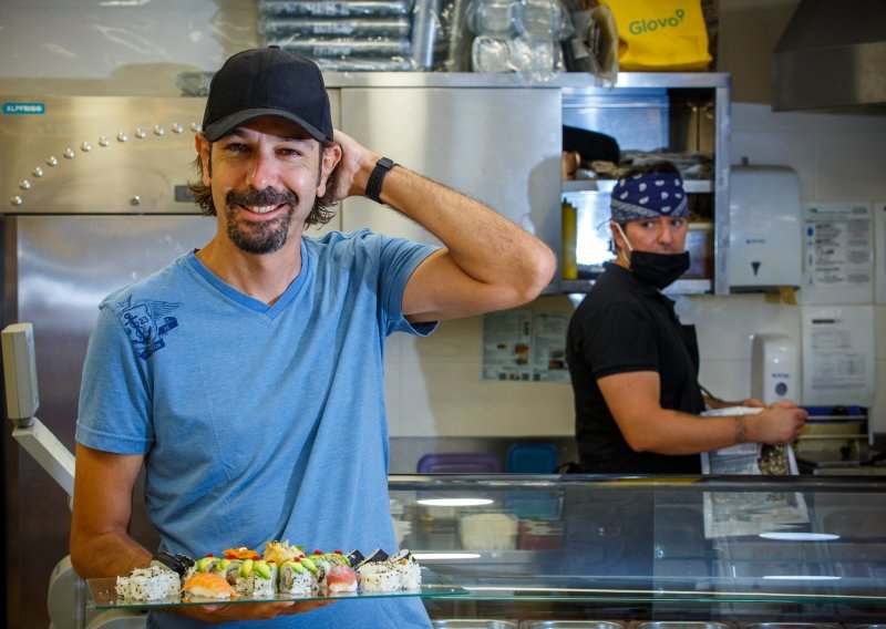 [FOTO/VIDEO] Svi su se smijali njegovoj ideji da će se Splićani zakačiti na japansku deliciju, a sada je Nikola Čelan splitski sushi-gazda bez kojeg više ne mogu ni studenti ni umirovljenici