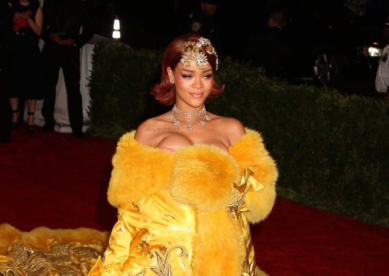 Rihanna priznala da se osjećala kao klaun u haljini Guo Pei, ali tvrdi da ne žali zbog toga