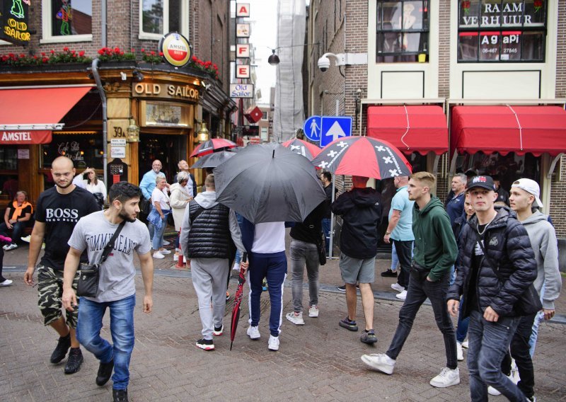 Amsterdam uvodi obavezne zaštitne maske i u četvrti Crvenih svjetiljki