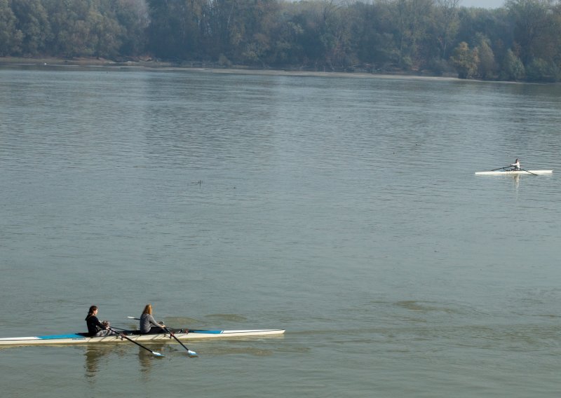 Muškarac rekao da ide preplivati Dunav, pa nestao; traži ga HGSS