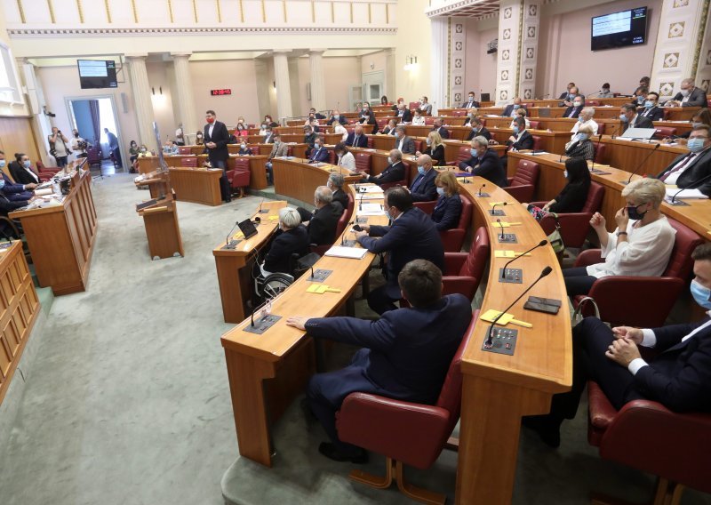 Zastupnici prije ljetne stanke izglasali prvu verziju Zakona o obnovi Zagreba sa samo jednim glasom protiv