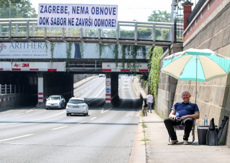 Petek s opremom za ljetovanje 'pozdravlja' zastupnike koji idu na godišnji