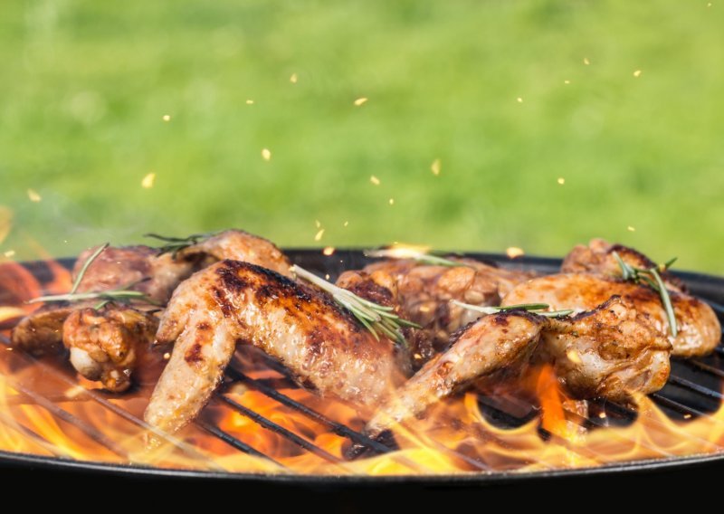 [VIDEO] Spremate se baciti piletinu na roštilj? Izbjegnite ove greške