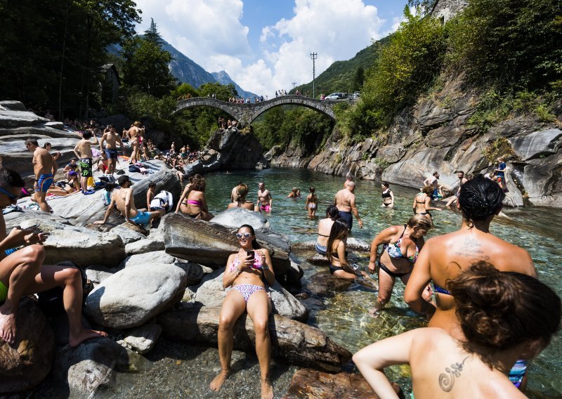 [FOTO] Europa na udaru paklenog toplinskog vala, temperature rastu u nebo, vlasti pozivaju na oprez