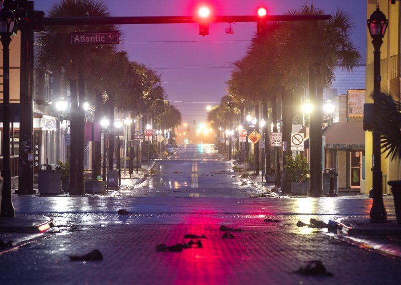 Izvanredno stanje na Floridi, približava se uragan Isaias
