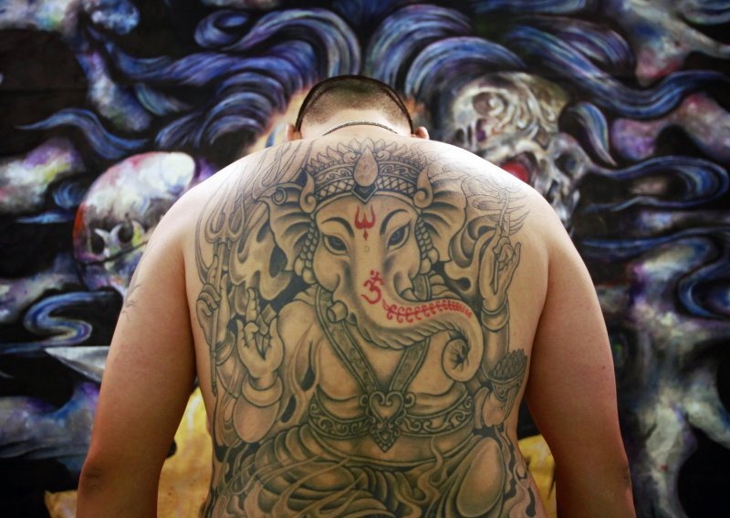 Usporena snimka otkriva kako se rade tetovaže