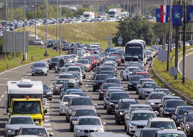 Stvaraju se gužve prema unutrašnjosti, zbog nesreće na A1 vozi se u koloni