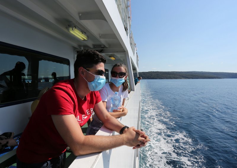 U Hrvatskoj se obaraju turistički rekordi: Ovdje sve vrvi turistima, iznajmljivači potvrdili - na snazi je posve novi trend