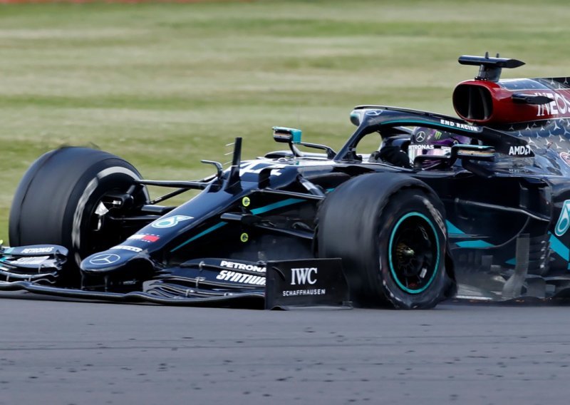 [FOTO] Dramatičan završetak utrke Formule 1 na Silverstoneu: S probušenom gumom Lewis Hamilton dojurio je do nove pobjede