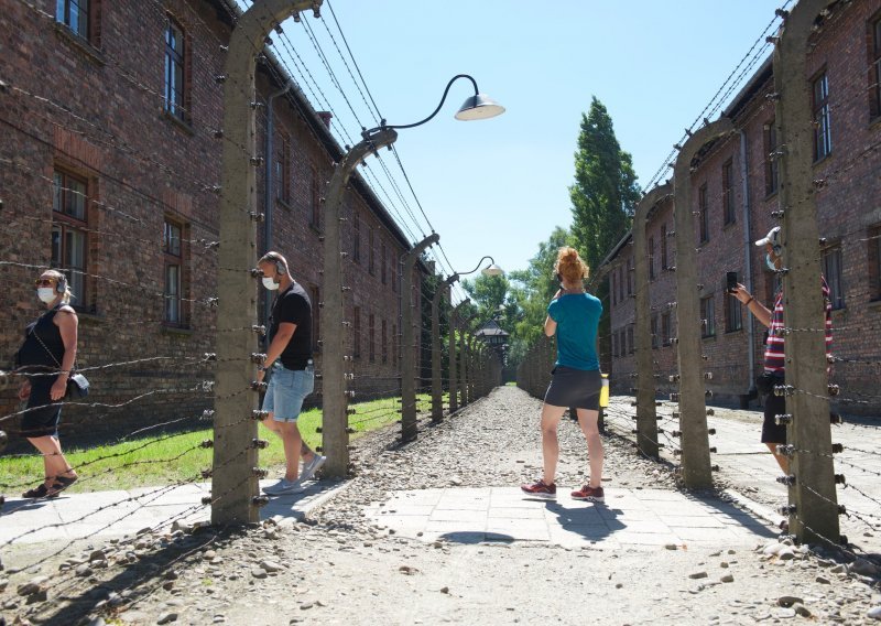 U Auschwitzu održana komemoracija za ubijene Rome i Sinte