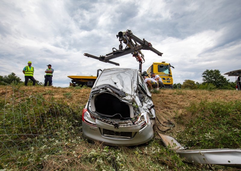 Sudarila se tri vozila, vozač iz Francuske umro na putu do bolnice