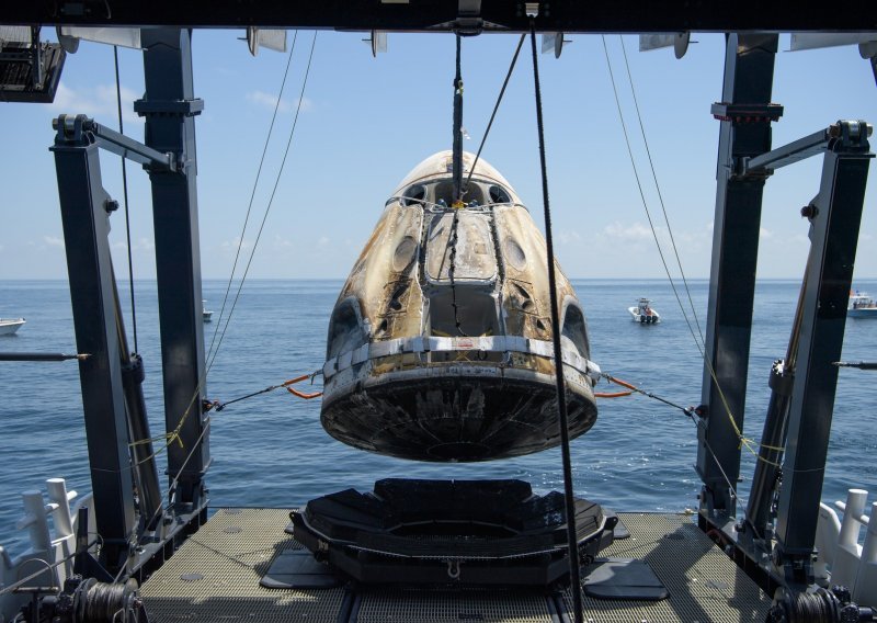 [FOTO/VIDEO] Pogledajte najbolje prizore: SpaceX Crew Dragon je sletio - posada se uspješno vratila na Zemlju