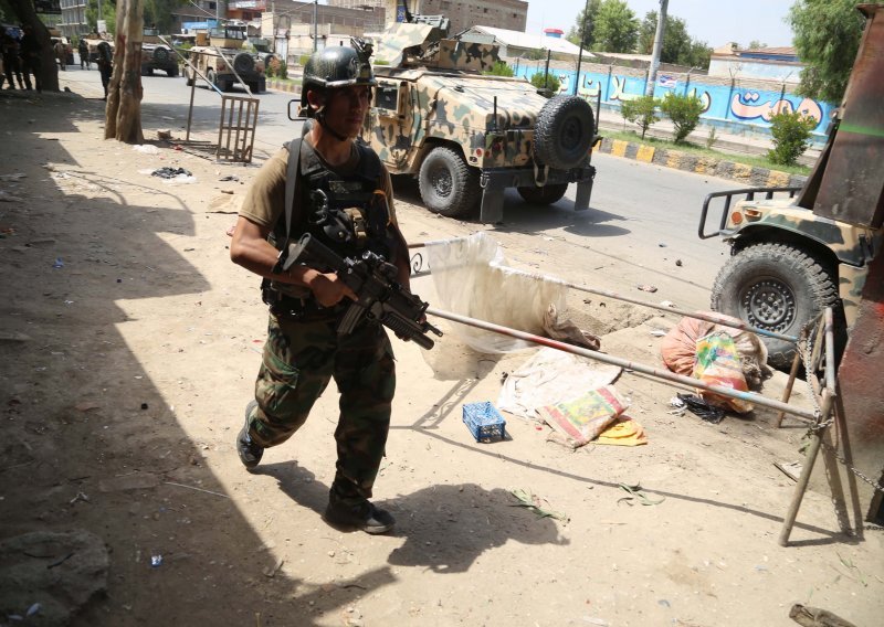 Najmanje 15 mrtvih u eksploziji kamiona-bombe na istoku Afganistana