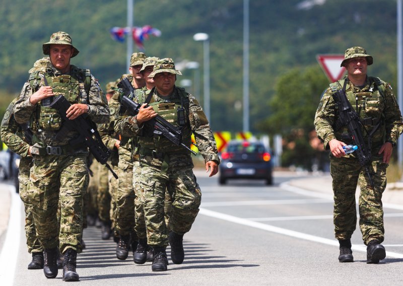 [FOTO/VIDEO] Polaznici obuke za razvoj vođa prošli trećinu puta do Knina