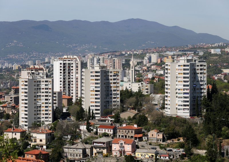 U stečaju udruga autora povratka crvene zvijezde na riječki neboder