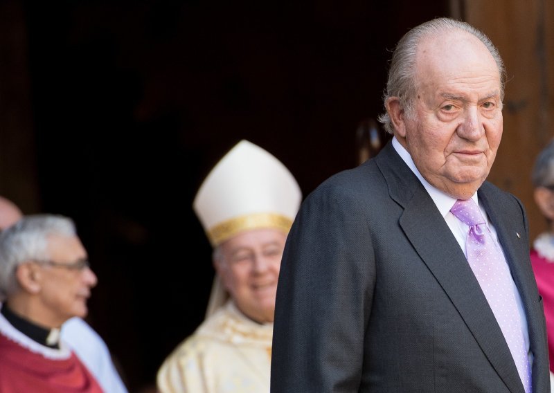 Bivši španjolski kralj Juan Carlos u tijeku istrage financijskog skandala napušta zemlju