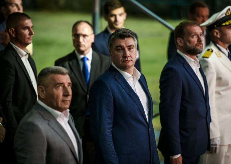 [FOTO/VIDEO] Milanović dodijelio odlikovanja ratnim zapovjednicima, Gotovina: Puno je vremena prošlo, ali nikad nije kasno učiniti dobro