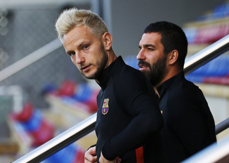 Legendarni Turčin Arda Turan vratio se u voljeni klub; tukao je suce i novinare, prijetio mu je višegodišnji zatvor zbog nasilja, a Barca ga se odavno odrekla