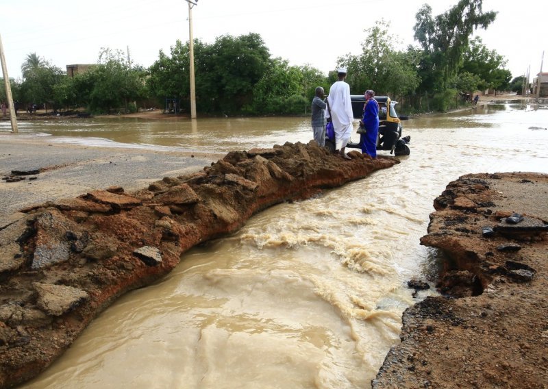 Poplave u Sudanu odnijele 10 života, tisuće kuća oštećeno