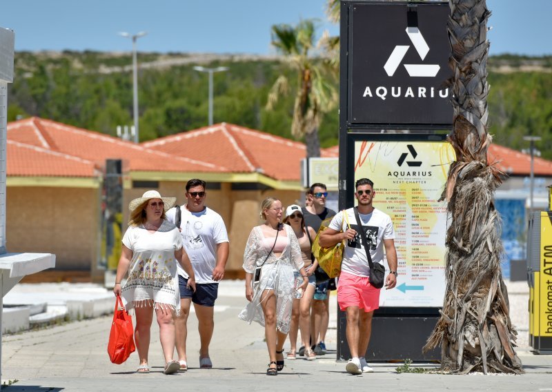 Objavljene statistike za najgorih sedam dana od početka epidemije: Zrće nije ni blizu po zarazi turista jednoj drugoj destinaciji, broj zaraženih u bolnicama drastično pao, a svadbe...