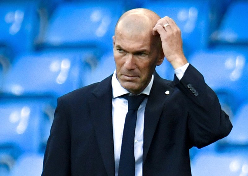 Zinedine Zidane u svojoj trenerskoj karijeri ovo nikad nije doživio, a jedno ga je pitanje izbacilo iz takta