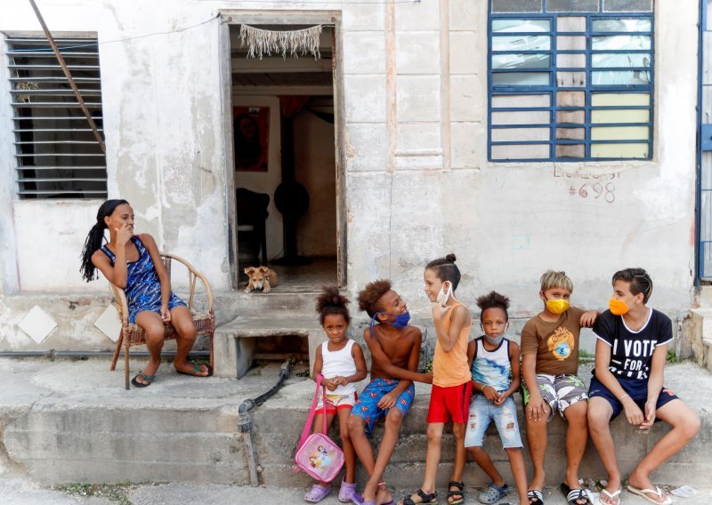 U Brazilu u petak preko 50 tisuća novozaraženih i 1060 mrtvih