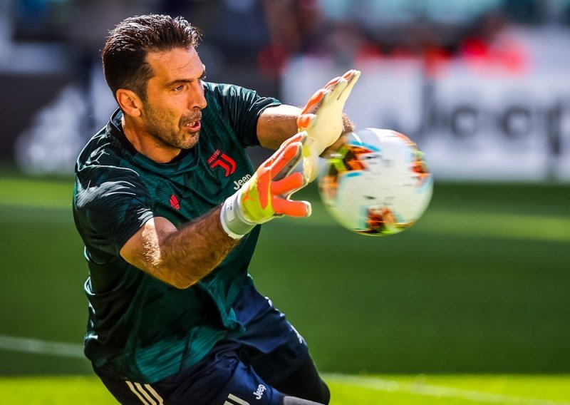 Neutješni Gigi Buffon nakon ispadanja iz Lige prvaka: Svaki put mislimo da je to 'ta sezona', ali...