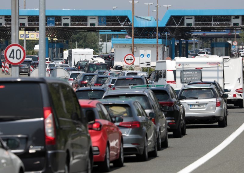 Turisti stižu unatoč ograničenjima, u Istru ušlo više od 36 tisuća stranaca