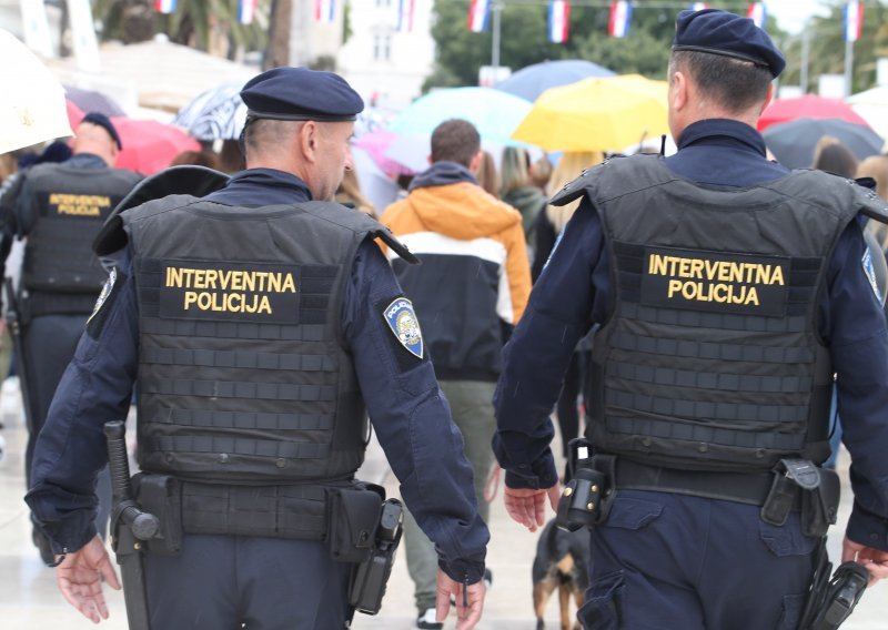 Šestorica uhićena u Istri: Prebili su dvije osobe, našli im pištolje, boksere...