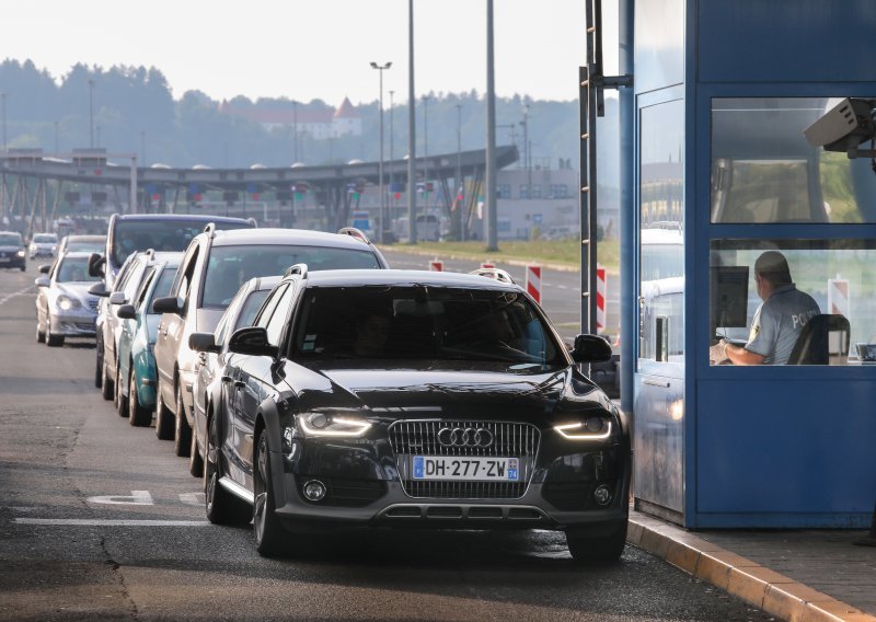 Na graničnim prijelazima u Istri najudarniji vikend ovoga ljeta