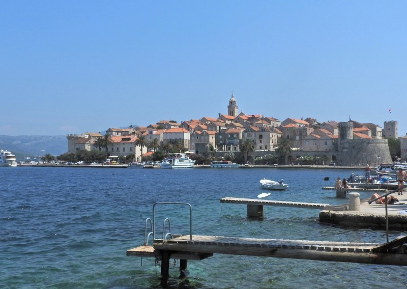 Fekalije se šire uz obalu Korčule: Na dvije plaže se ne preporučuje kupanje