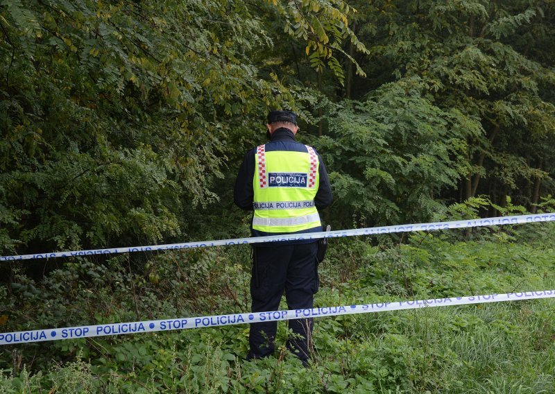 Policija pokrenula istragu zbog smrti vozača motora u šumi kod Rijeke, netko je na šumski put postavio sajlu koja ga je ubila?