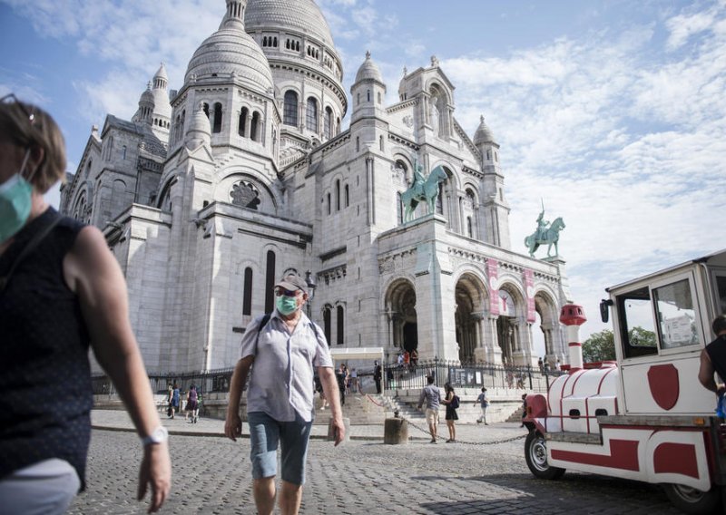 U Francuskoj rekordan broj zaraženih, od petka u cijelom Parizu maske obavezne na otvorenom