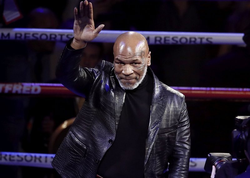 Svi željni boksa Mikea Tysona morat će se dodatno strpiti, jer povratnički je meč prolongiran za dva i pol mjeseca