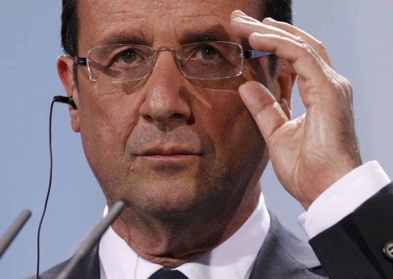 Hollande ne isključuje vojnu intervenciju u Siriji