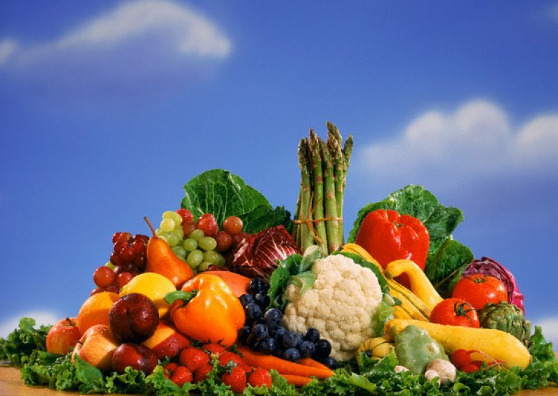 Uvozno voće i povrće zagađenije je od domaćeg