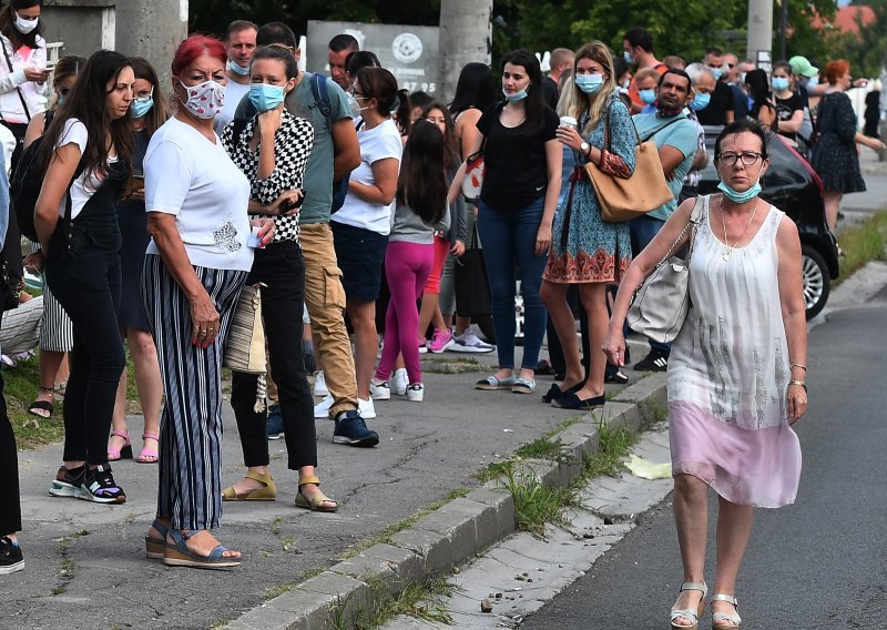 Srbija razmatra karantenu za strance i obavezno PCR testiranje