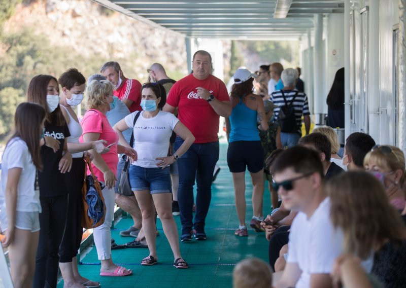 Primorsko-goranska županija donijela vlastite preporuke; danas testiranja za turiste na Cresu i Lošinju