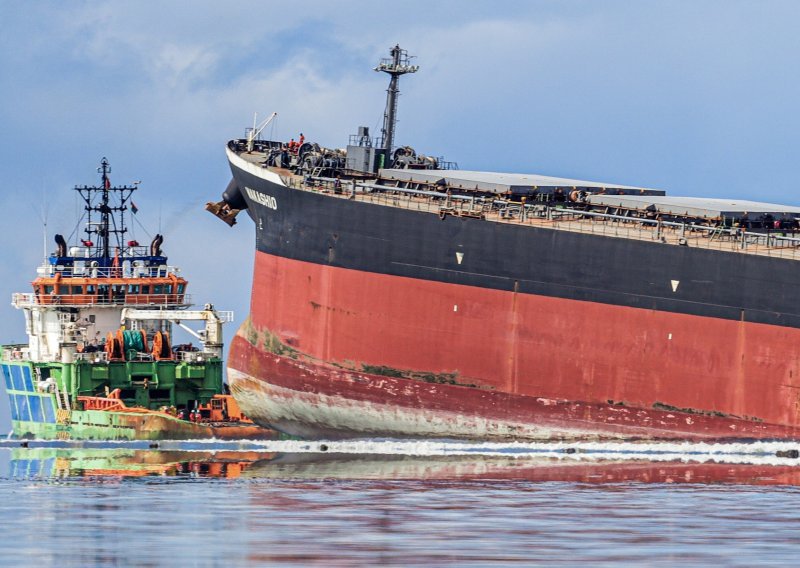 Uhićen kapetan japanskog broda iz kojeg se izlila nafta kod Mauricijusa