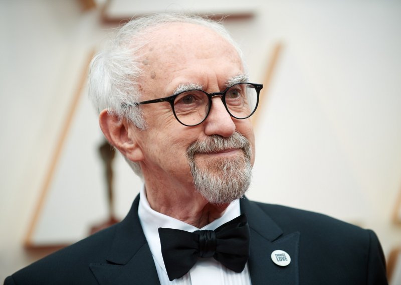 U novim sezonama serije 'The Crown' princa Philipa glumit će Jonathan Pryce