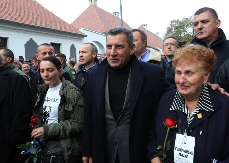 Srpski mediji: Gotovina blokirao državni vrh!