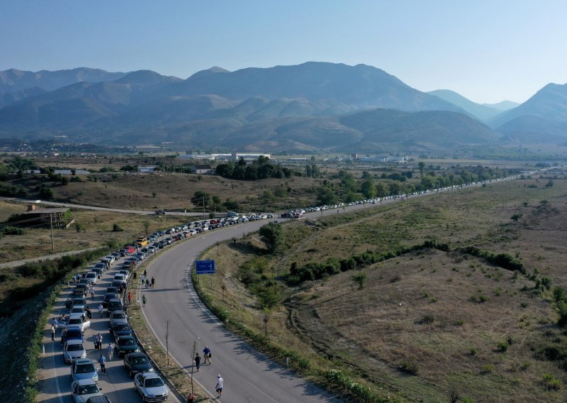 Tisuće Albanaca zapele na grčkoj granici zbog koronavirusa