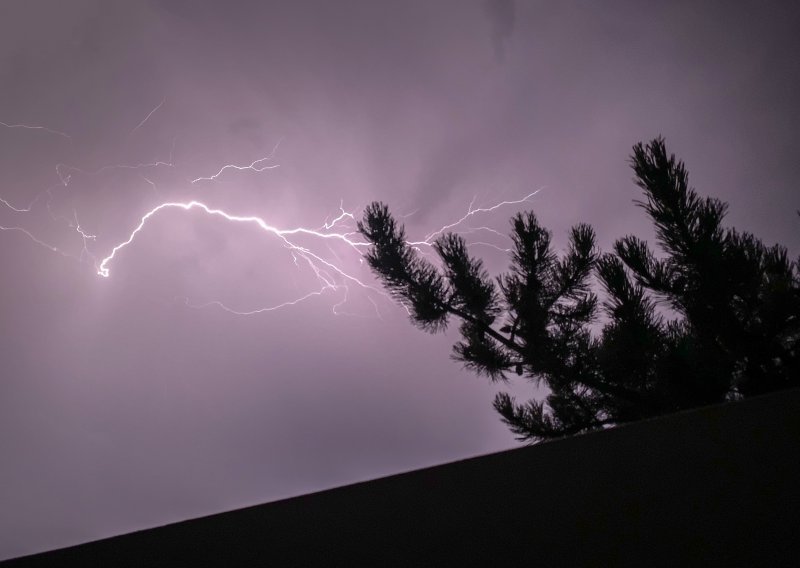 Varaždin zahvatilo nevrijeme; padala i ledena tuča veličine lješnjaka