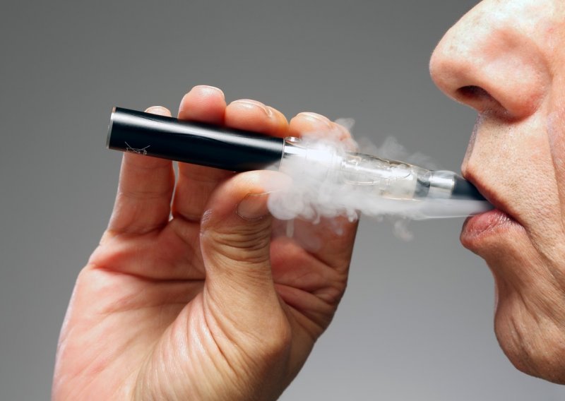 Veliko istraživanje: E-cigareta znatno povećava rizik od korone