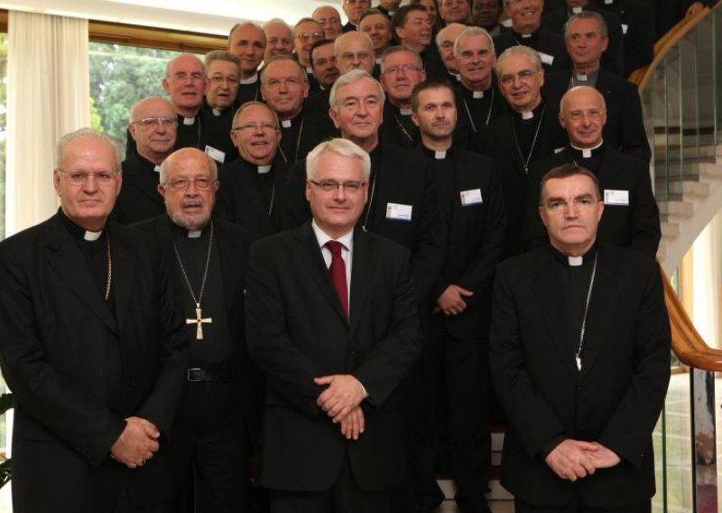 Josipović među desecima biskupa