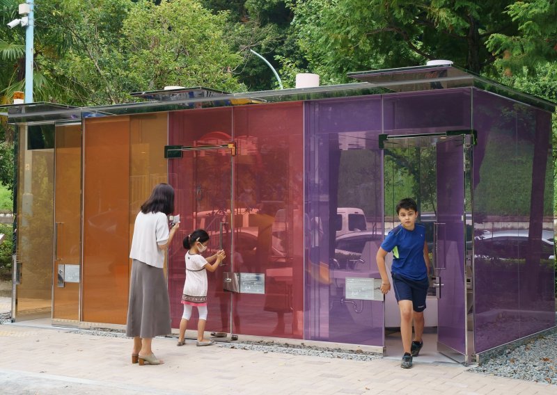 [FOTO/VIDEO] Biste li ga koristili? Tokio je dobio novu atrakciju - prozirni javni zahod u potpisu čuvenog japanskog arhitekta